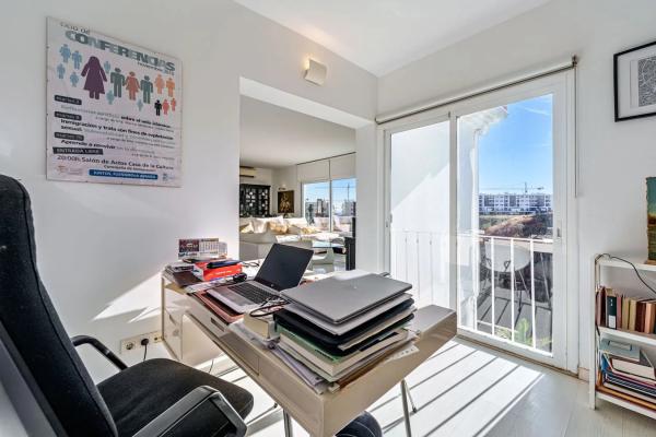 Chalet pareado en avenida del Higuerón