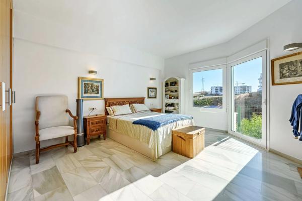 Chalet pareado en avenida del Higuerón