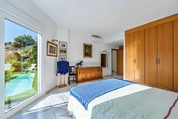 Chalet pareado en avenida del Higuerón