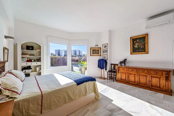 Chalet pareado en avenida del Higuerón