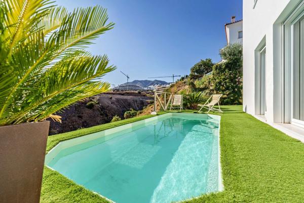 Chalet pareado en avenida del Higuerón