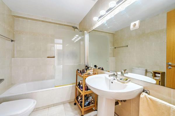 Chalet pareado en avenida del Higuerón