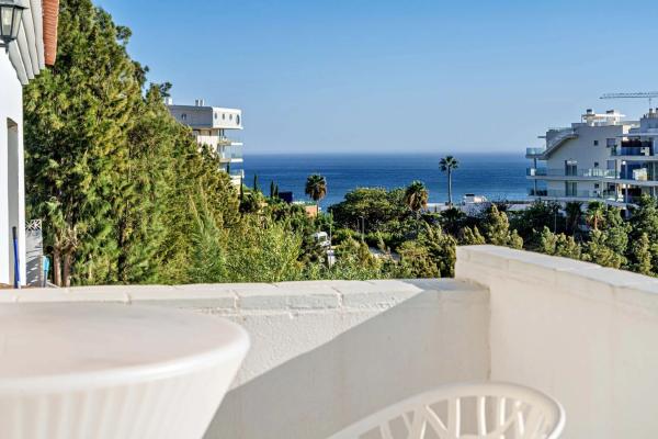 Chalet pareado en avenida del Higuerón