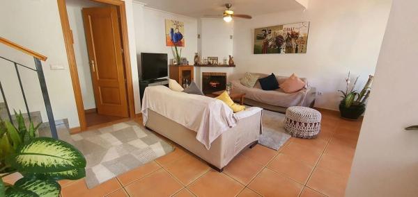 Chalet pareado en calle Eugenia de Montijo