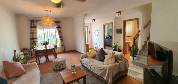 Chalet pareado en calle Eugenia de Montijo