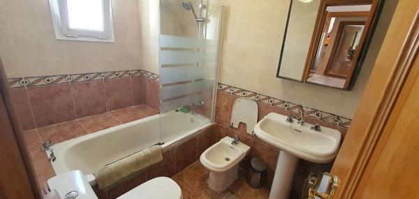 Chalet pareado en calle Eugenia de Montijo