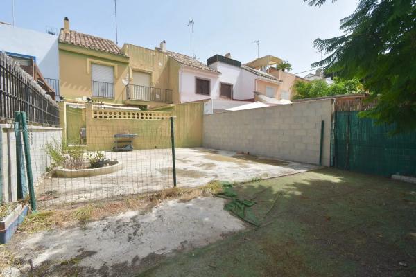 Chalet adosado en calle Monaguillo