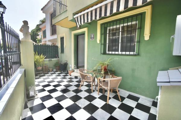 Chalet adosado en calle Monaguillo