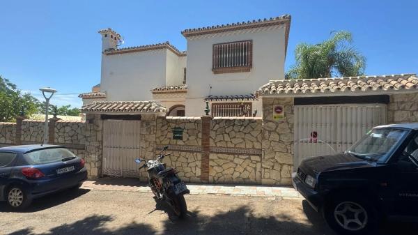 Casa independiente en CL Cafetos Los