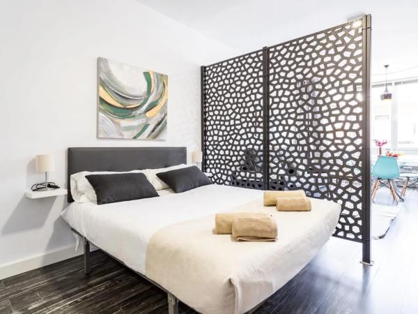 Estudio en paseo Marítimo Rey de España