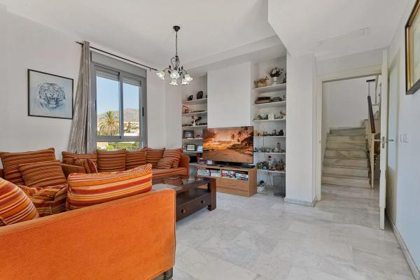 Chalet adosado en calle Tucán