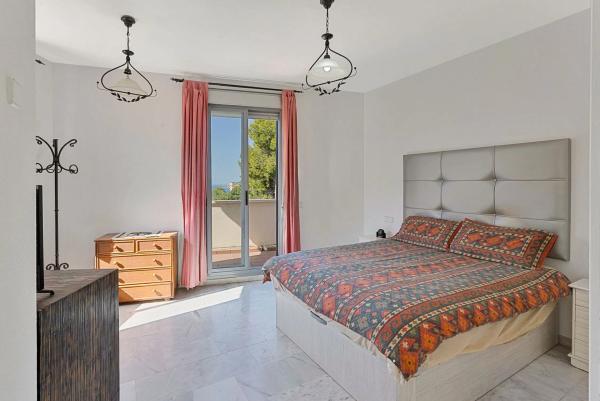 Chalet adosado en calle Tucán