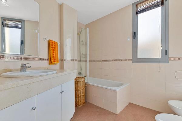 Chalet adosado en calle Tucán