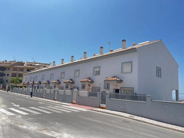 Chalet adosado en calle Milano