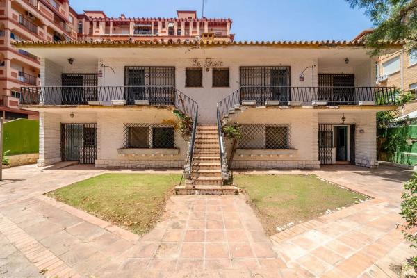 Casa independiente en calle Víctor de la Serna, 6 -8