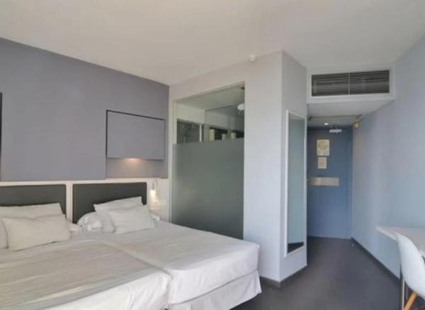 Estudio en paseo marítimo, 32