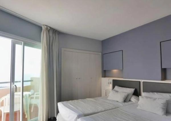 Estudio en paseo marítimo, 32