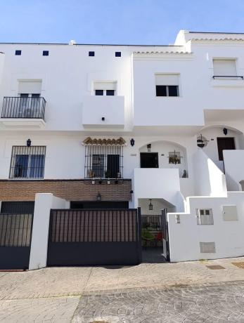 Chalet adosado en calle Clara Campoamor