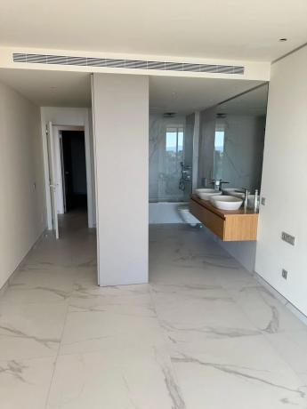 Piso en avenida Fuengirola, 3