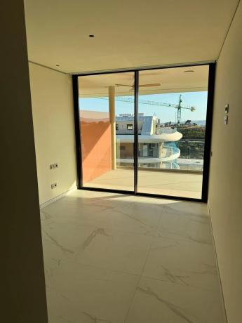 Piso en avenida Fuengirola, 3