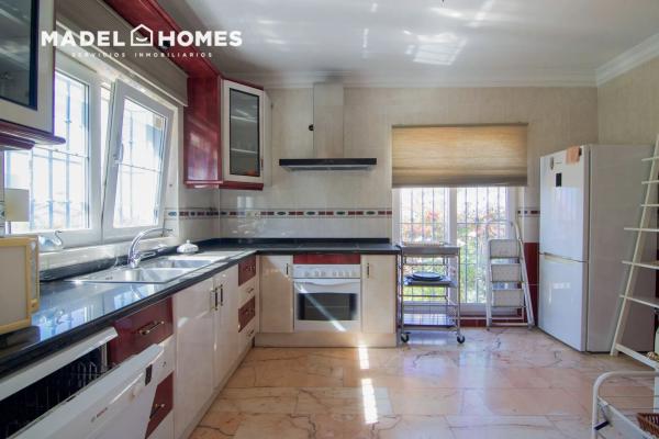 Casa independiente en calle Cipreses