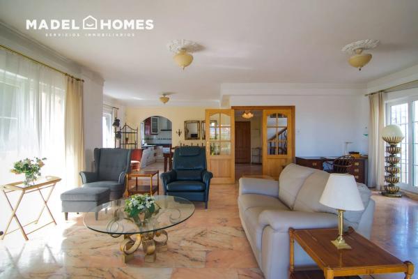 Casa independiente en calle Cipreses