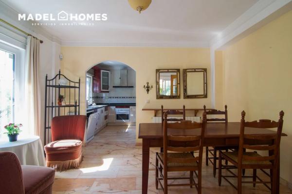 Casa independiente en calle Cipreses