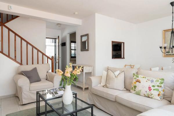 Chalet adosado en calle Margarita