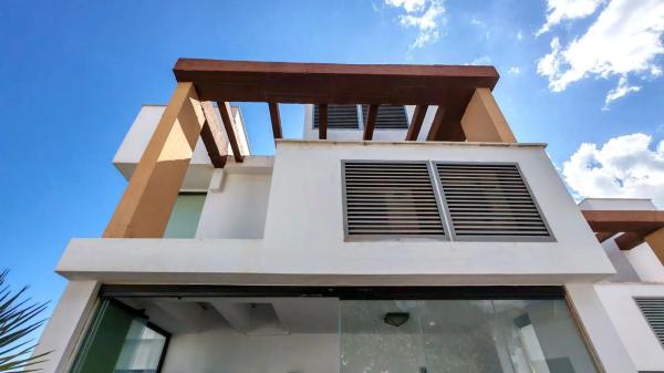 Chalet pareado en calle Castaño