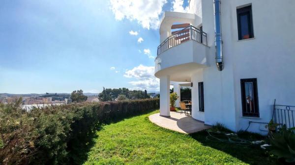 Chalet pareado en calle Castaño