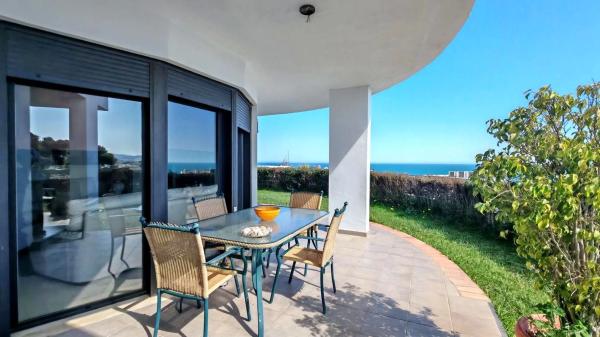 Chalet pareado en calle Castaño