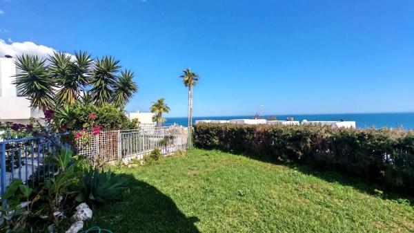 Chalet pareado en calle Castaño