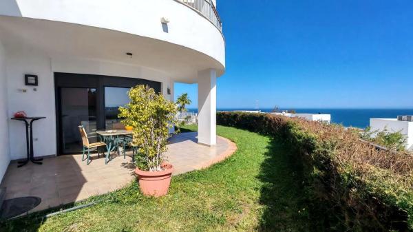 Chalet pareado en calle Castaño