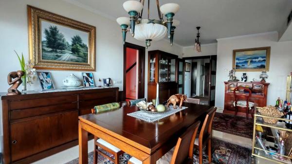 Chalet pareado en calle Castaño