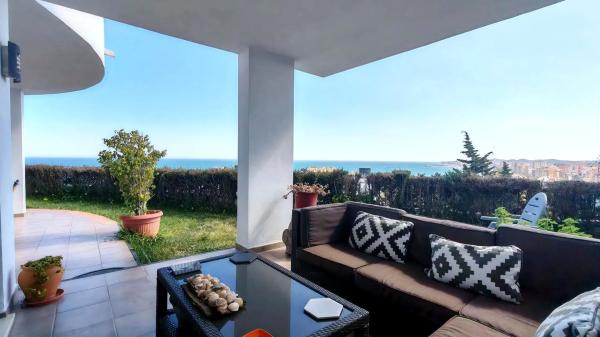 Chalet pareado en calle Castaño