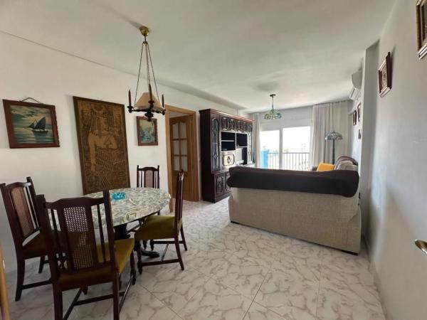 Piso en avenida de Las Salinas