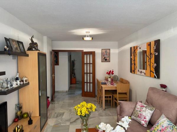 Piso en avenida de Las Salinas