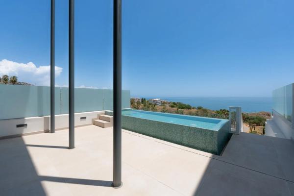 Chalet adosado en avenida del Higuerón