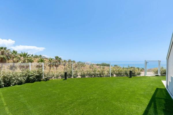 Chalet adosado en avenida del Higuerón