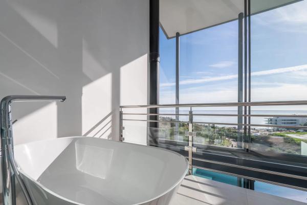 Chalet adosado en avenida del Higuerón