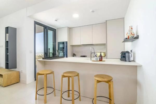 Piso en avenida Fuengirola, 6