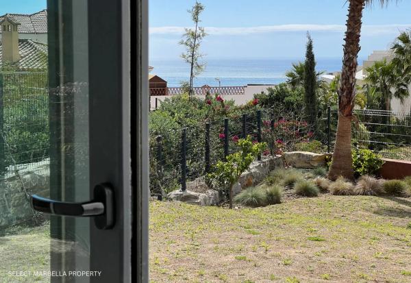 Casa independiente en avenida Avenue 8 de Marzo