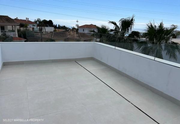 Casa independiente en avenida Avenue 8 de Marzo