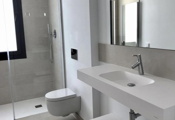 Casa independiente en avenida Avenue 8 de Marzo