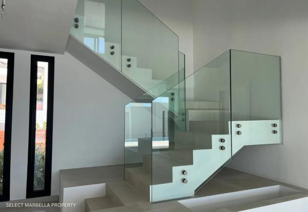 Casa independiente en avenida Avenue 8 de Marzo