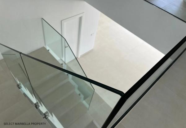 Casa independiente en avenida Avenue 8 de Marzo