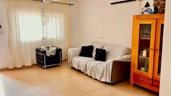 Chalet adosado en calle Miguel Márquez