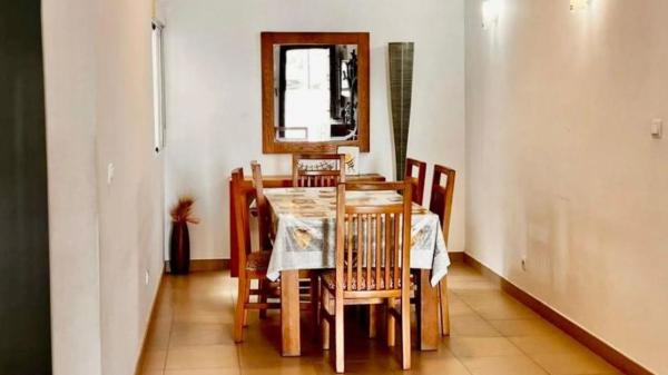 Chalet adosado en calle Miguel Márquez