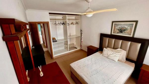 Chalet adosado en calle Miguel Márquez