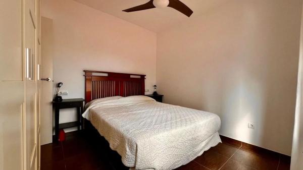 Chalet adosado en calle Miguel Márquez